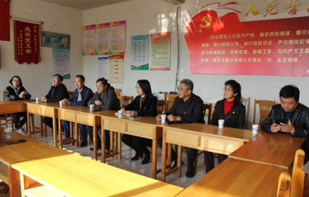 雅博app官方入口到历城区柳埠街道办长岭村开展联合党建和爱心捐赠活动